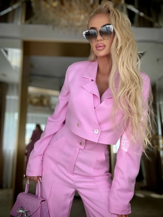 emily-blazer-krotsza-rozowa-marynarka-z-dekoltem- (1).jpg